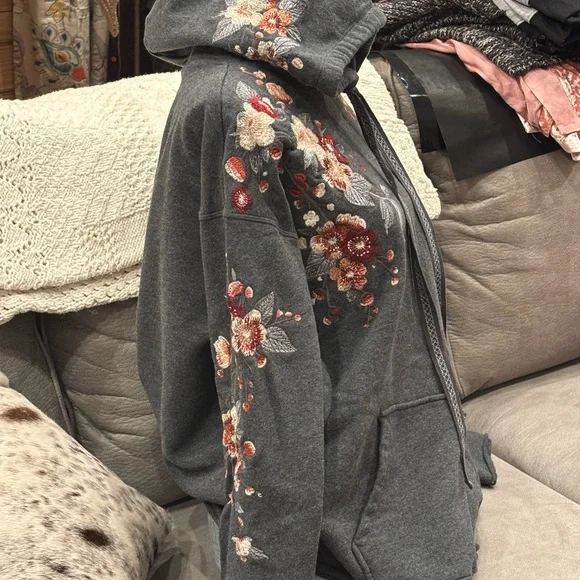 Johnny was Embroidered Floral Hooded Sweatshirt - Charcoal Gray - Picture 3 of 9